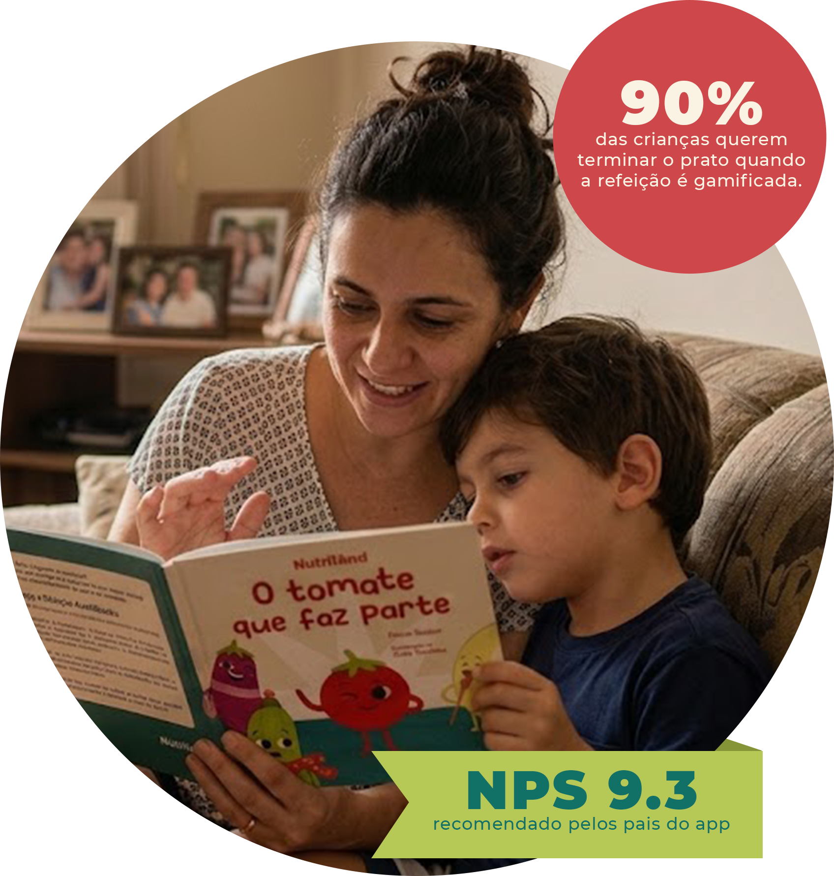 Mãe e filho lendo O tomate que faz parte